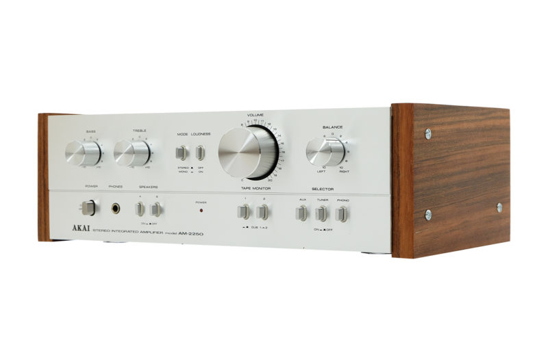 Akai AM-2250