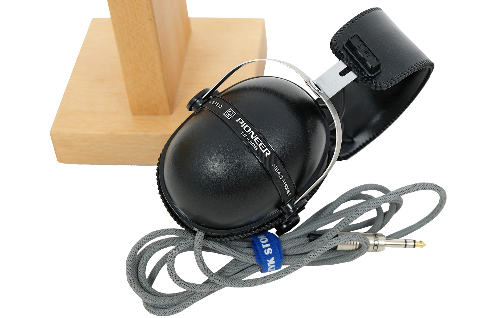 Pioneer SE-205 headphones