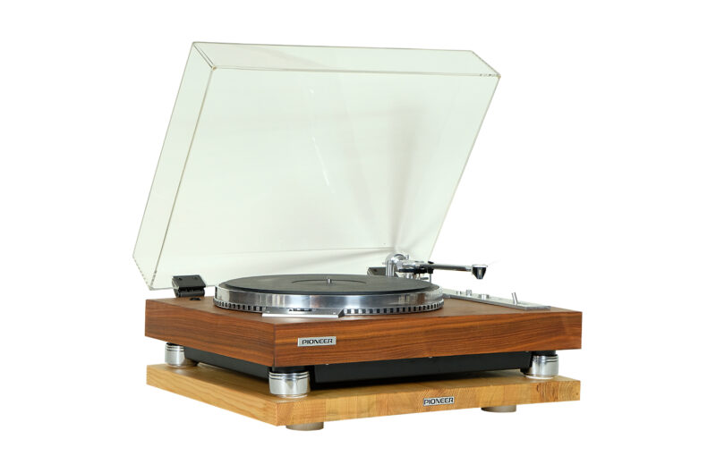 Audio table FD Store. Pioneer Pine. Classic Vintage. Audio table, audio vintage