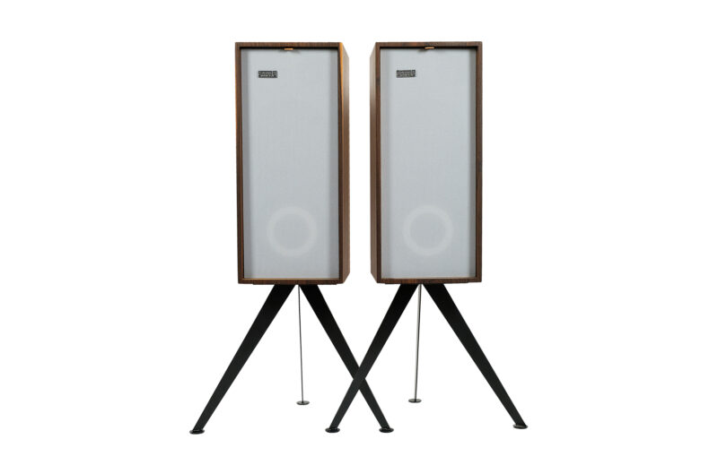 speakers stands